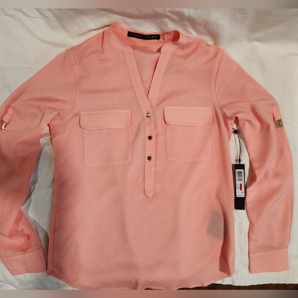 Ivanka Trump Women's Split V-Neck Roll Tab Sleeve Blouse Light Peach XS NWT